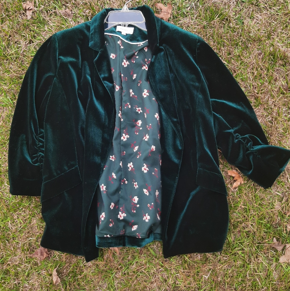 Elegant Velvet Green Women's Jacket